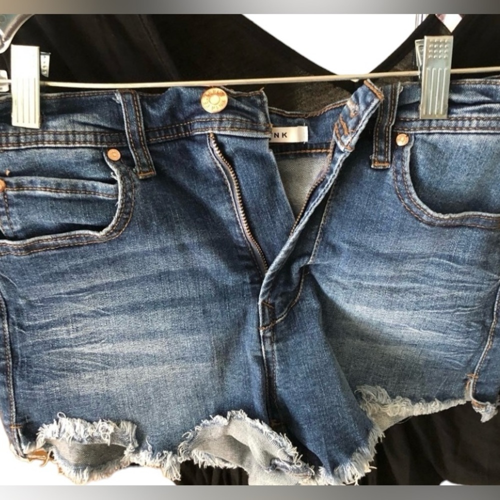 Celebrity Pink size 5 dark blue Jean shorts cut off with stretch